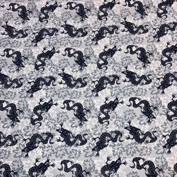 3 yards gray poly/cotton quilting fabric with black dragon pattern - Picture 1 of 3